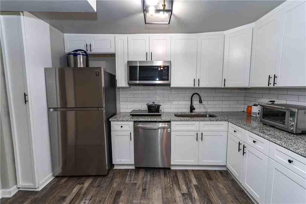 636 Lawton St Sw #B - Photo 6 of 29