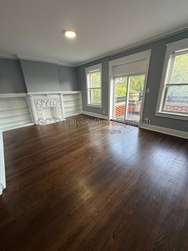 4326 S Michigan Ave #3N - Photo 2 of 11