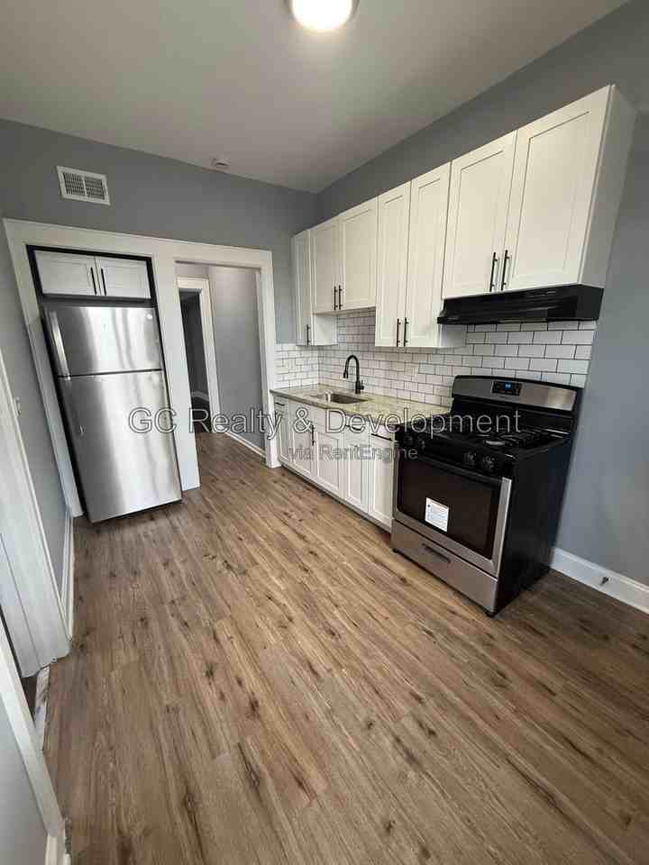4326 S Michigan Ave #3N - Photo 3 of 11
