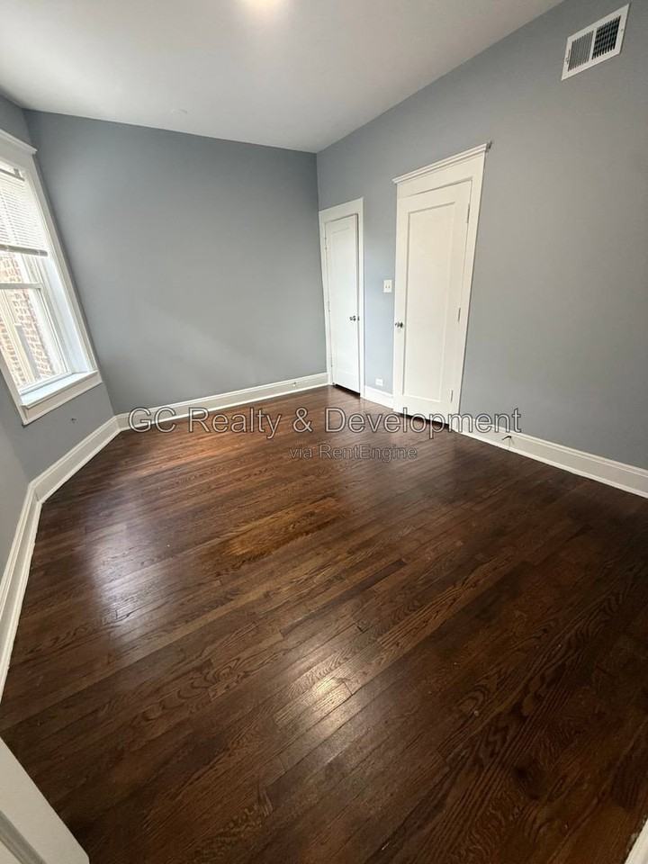 4326 S Michigan Ave #3N - Photo 5 of 11