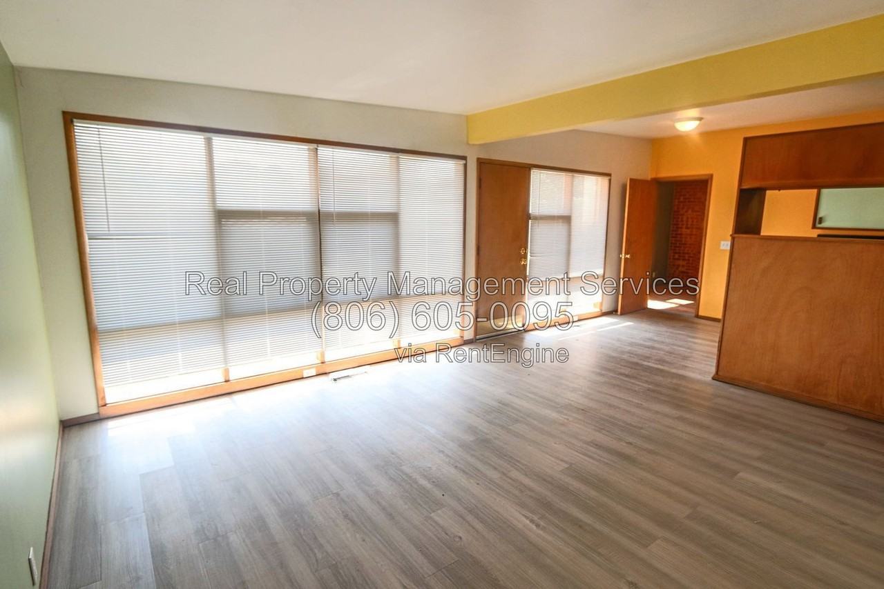 2405 46th St - Photo 3 of 10