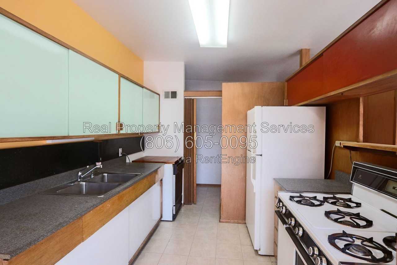 2405 46th St - Photo 4 of 10