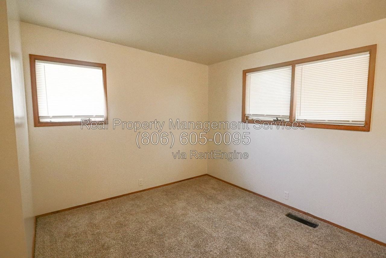 2405 46th St - Photo 5 of 10