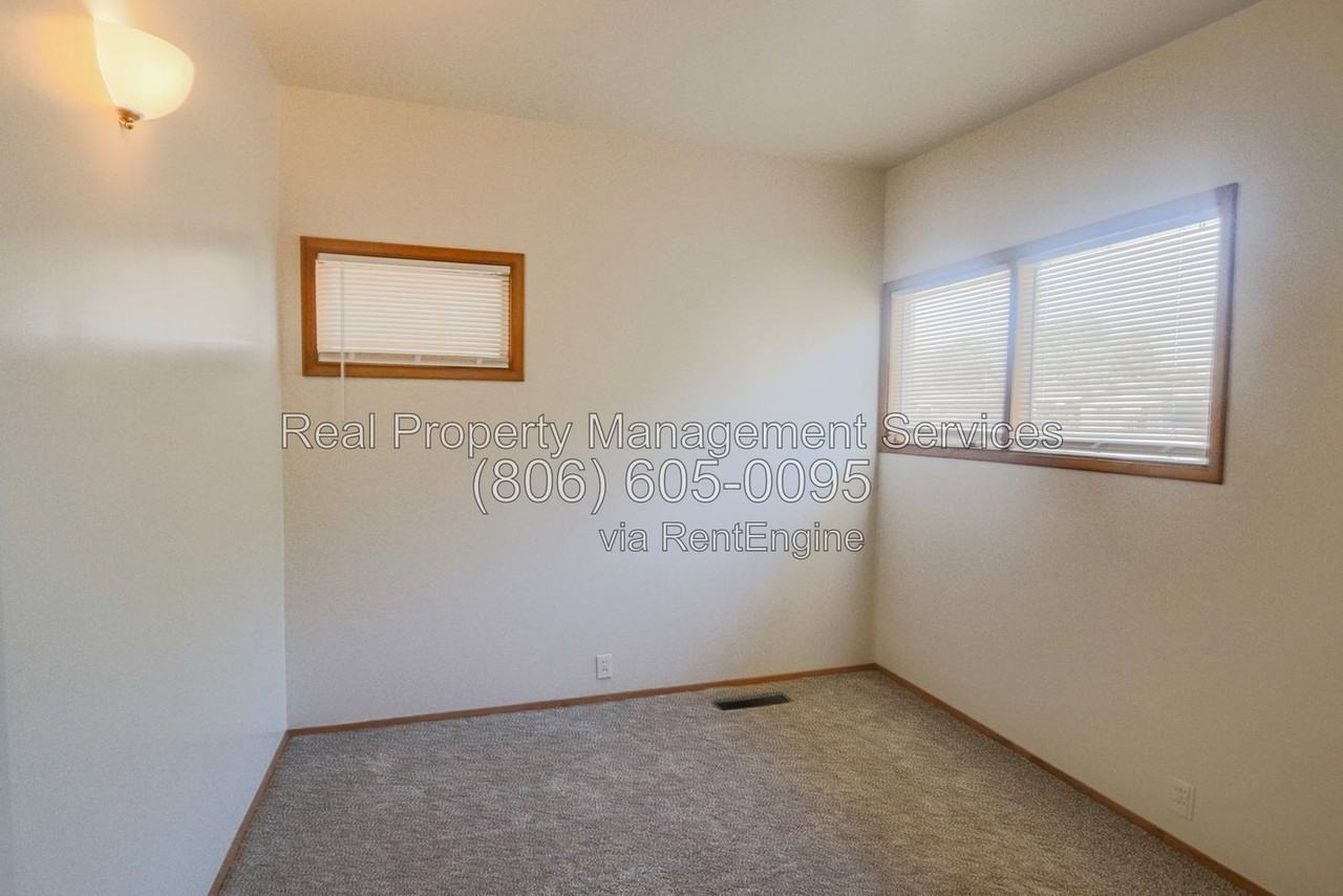 2405 46th St - Photo 7 of 10