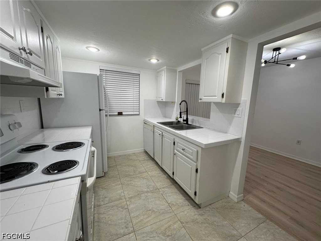 12642 Kenwood Ln #B - Photo 4 of 13