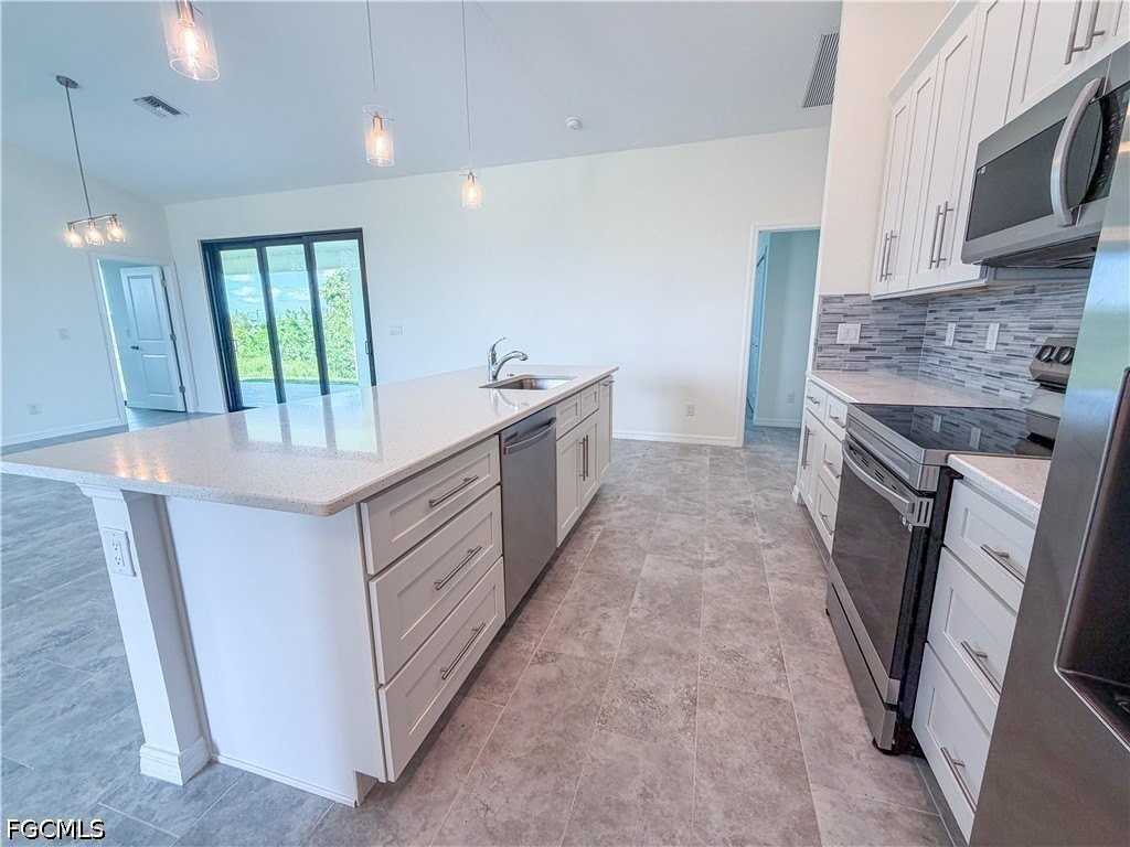 2102 Nw 6th Pl - Photo 3 of 30