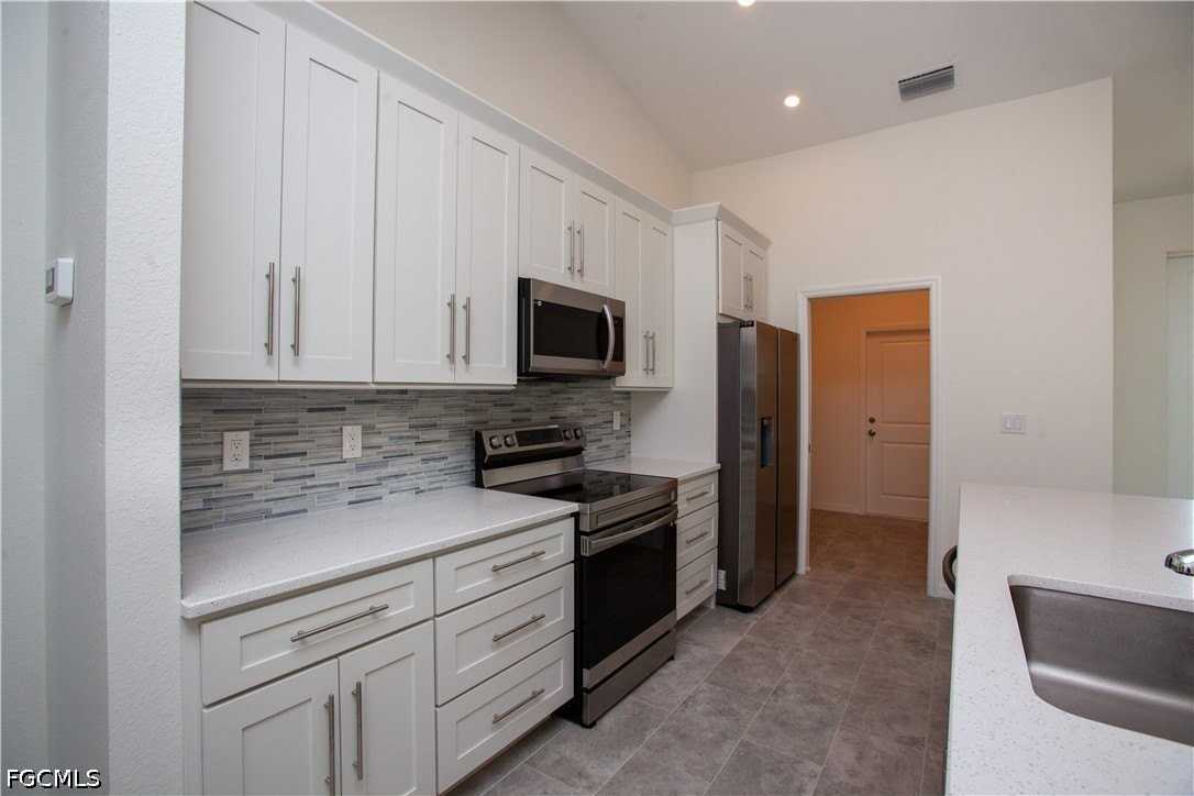 2102 Nw 6th Pl - Photo 4 of 30