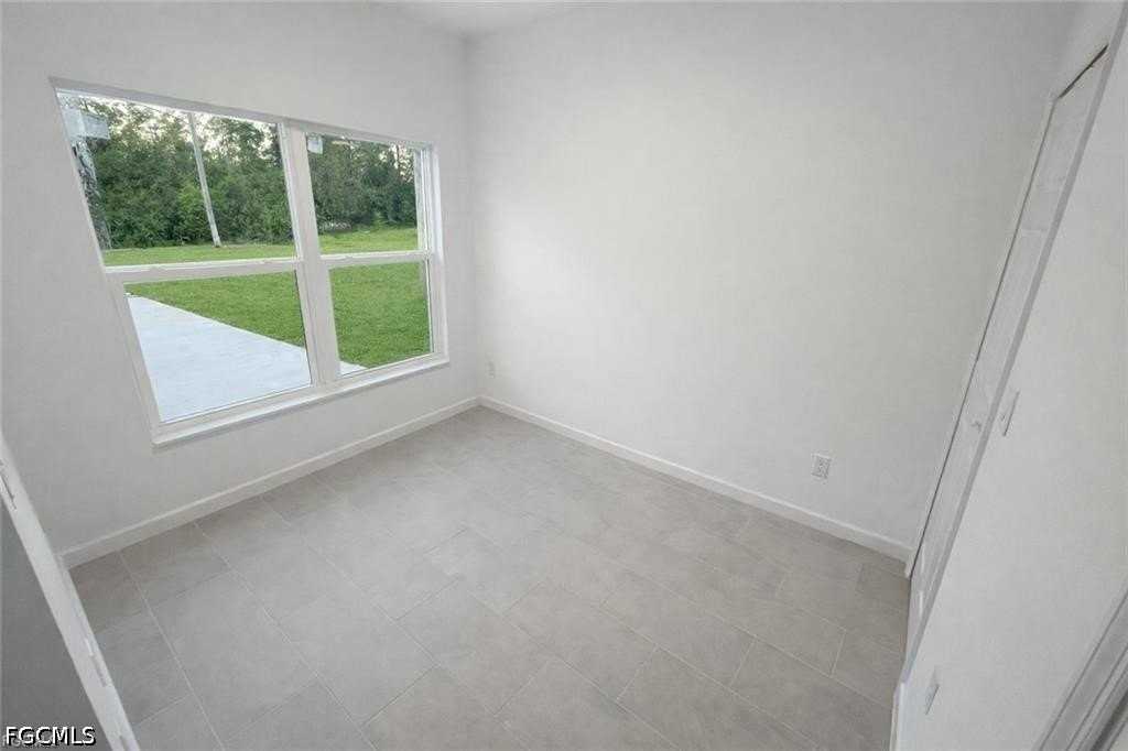 4202 E 30th St - Photo 7 of 10