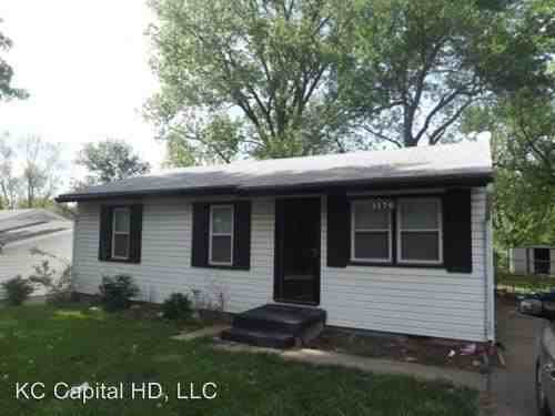 5174 N Corrington Ave - Photo 2 of 6