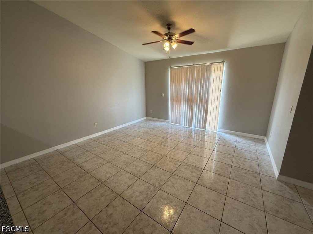 1040 Ainsworth St E - Photo 5 of 15