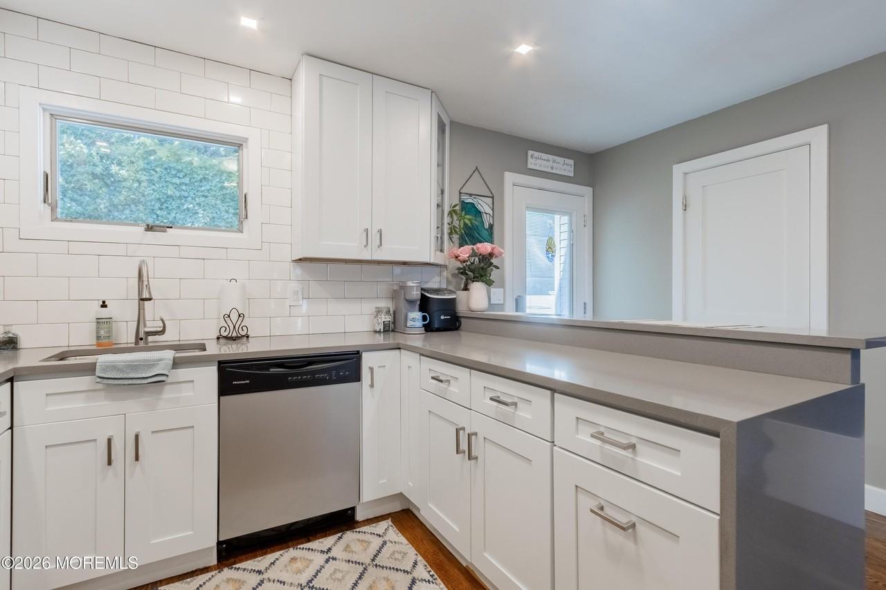 255 Shore Dr - Photo 2 of 23