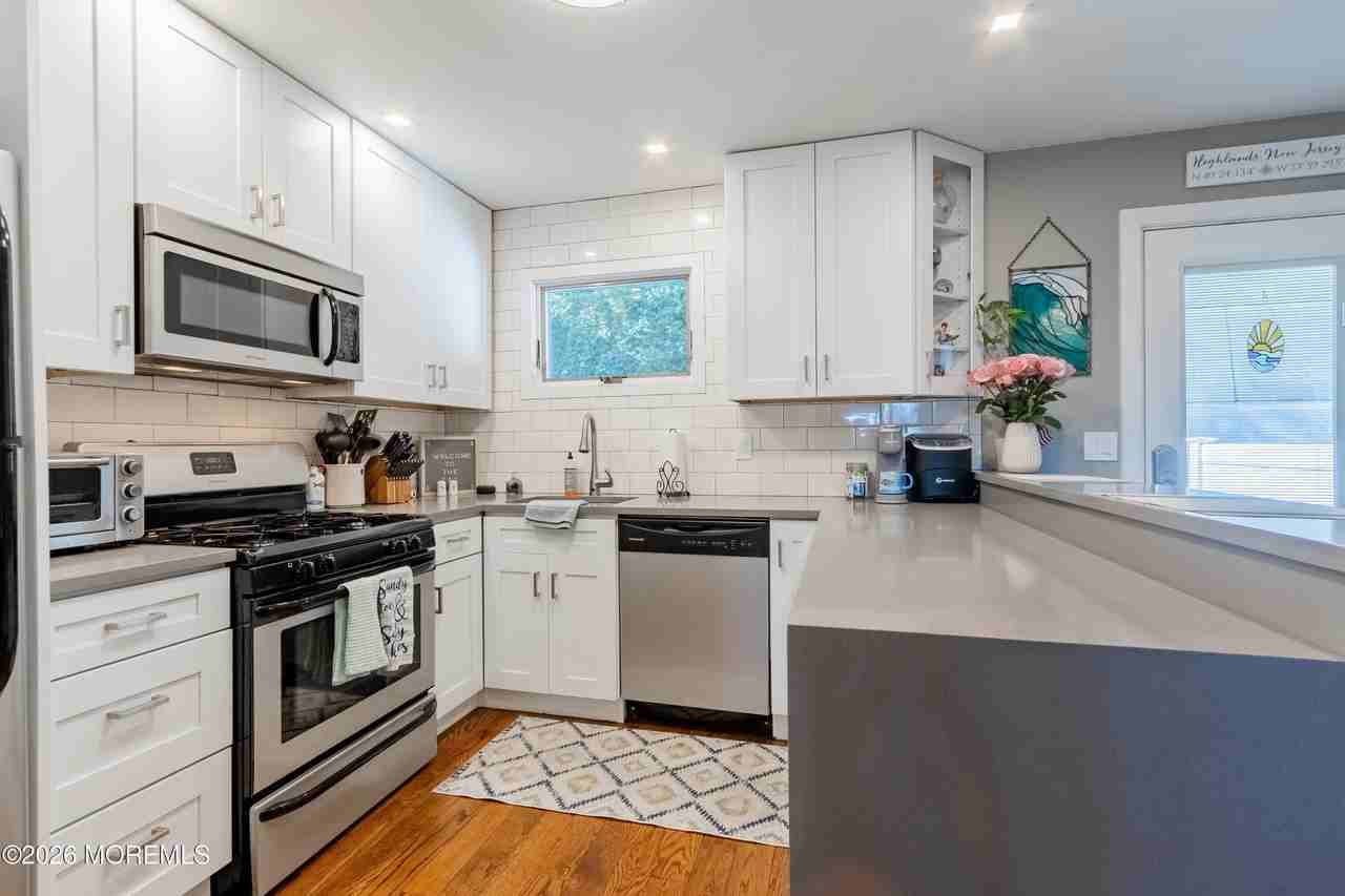 255 Shore Dr - Photo 4 of 23