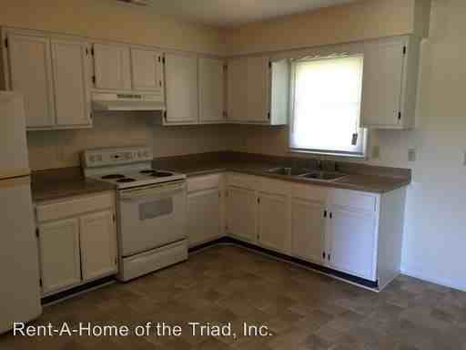 3801 Heath St - Photo 3 of 8