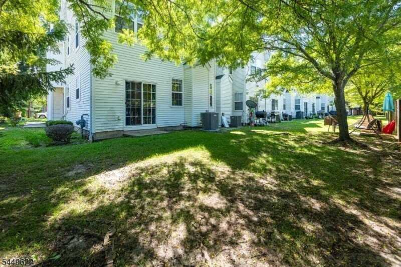 315 Birch Ct - Photo 4 of 20