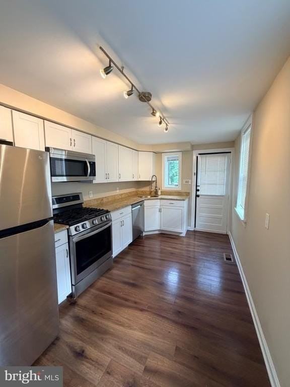 127 E Union St - Photo 7 of 27