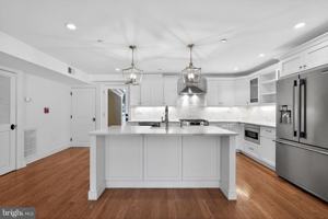 featured image of 200 W Wayne Ave
