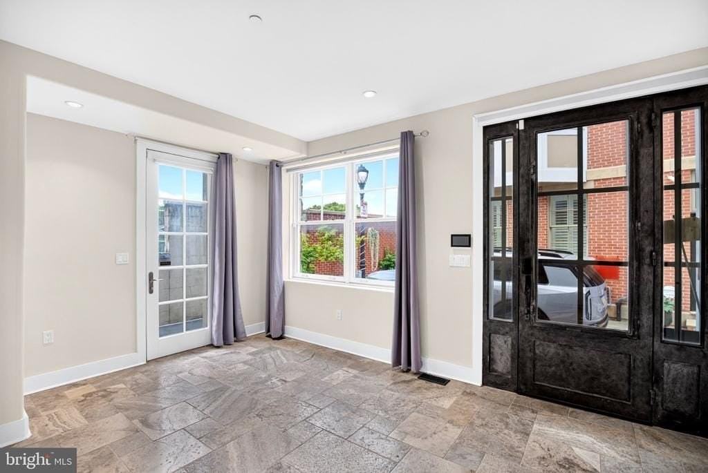 133 Salter St - Photo 3 of 32