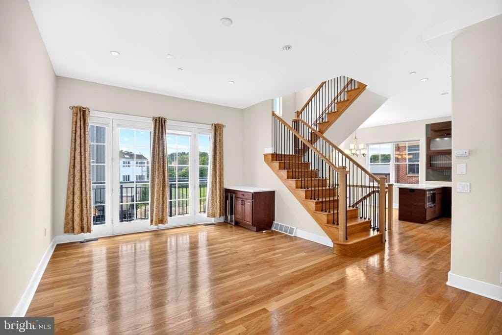 133 Salter St - Photo 5 of 32