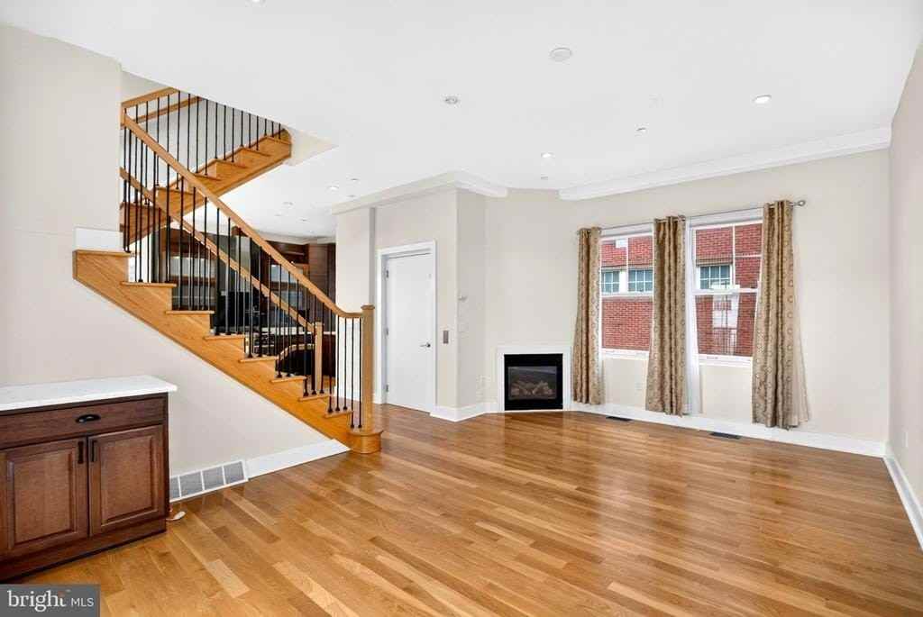 133 Salter St - Photo 6 of 32