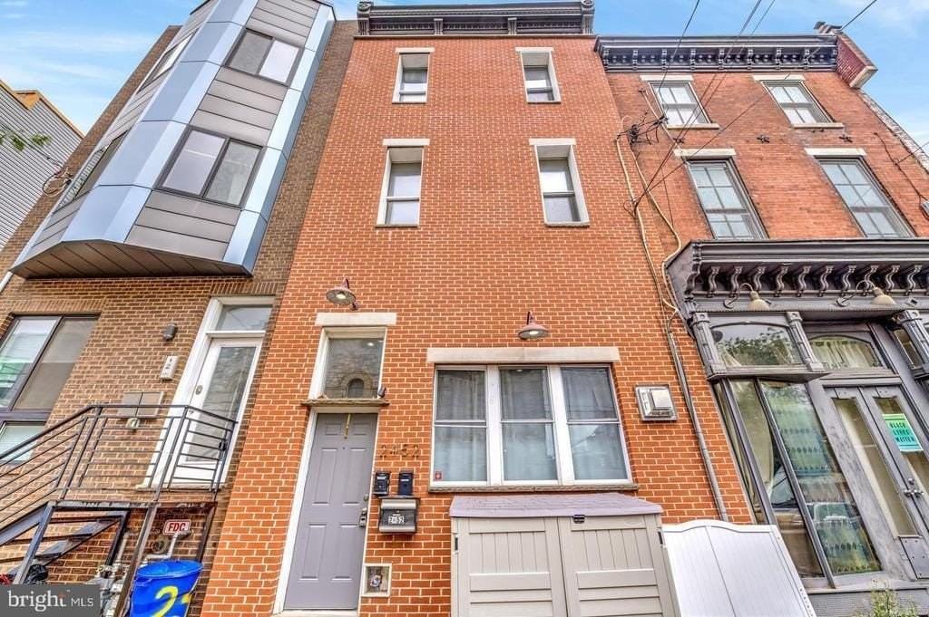 2452 Frankford Ave - Photo 3 of 11