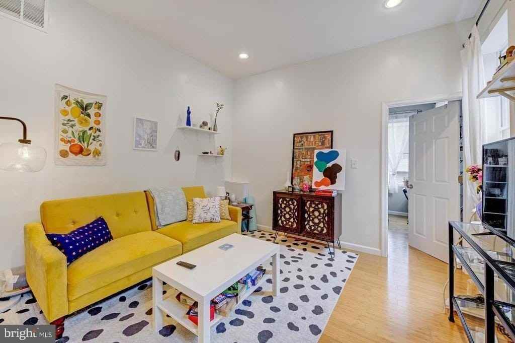 2452 Frankford Ave - Photo 5 of 11