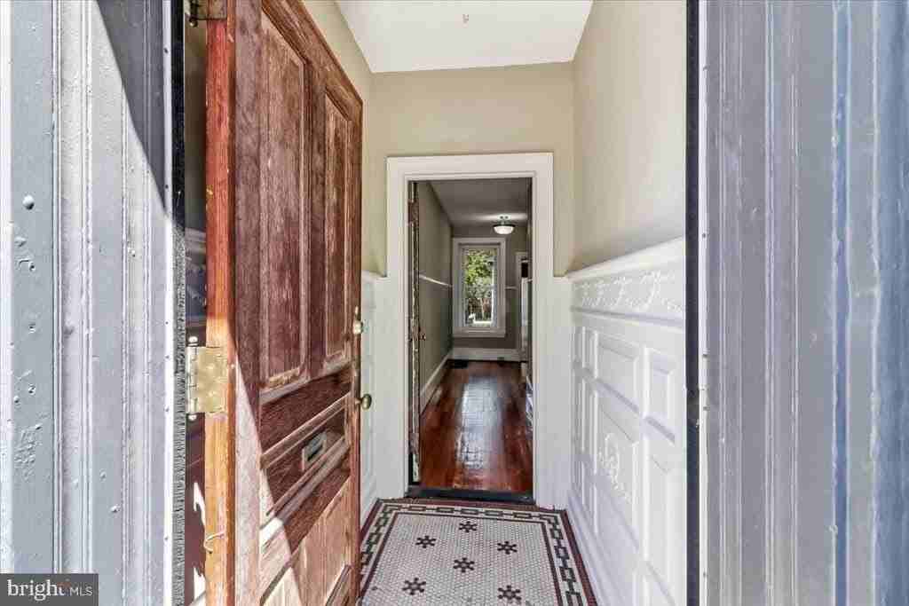 138 Rector St - Photo 2 of 28