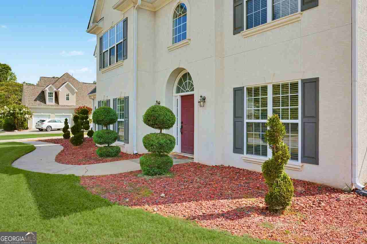 305 Sunderland Cir - Photo 2 of 28
