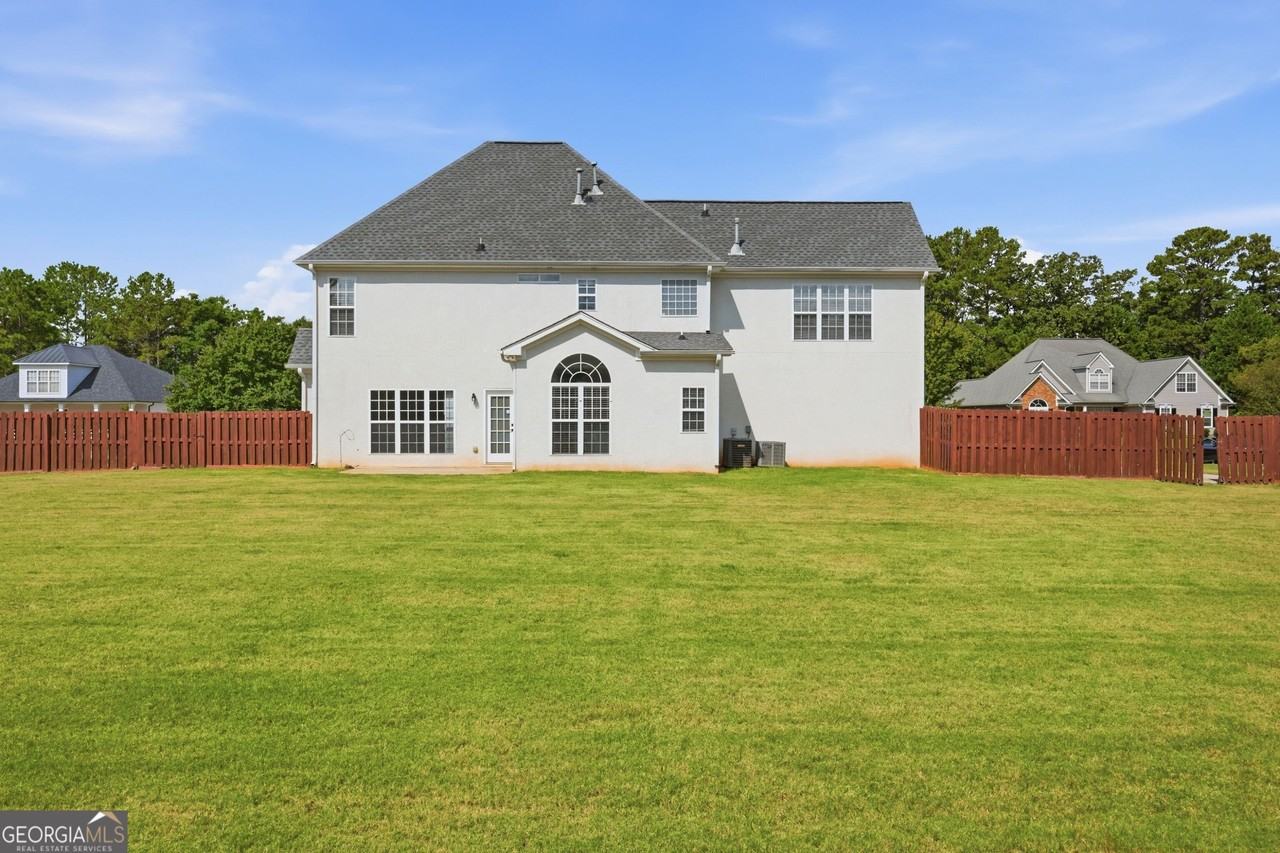 305 Sunderland Cir - Photo 3 of 28