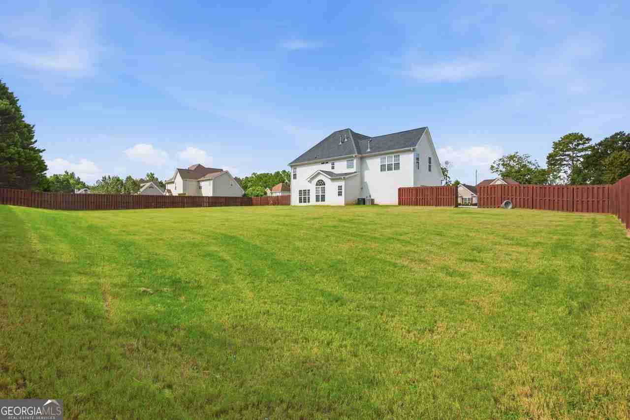 305 Sunderland Cir - Photo 4 of 28