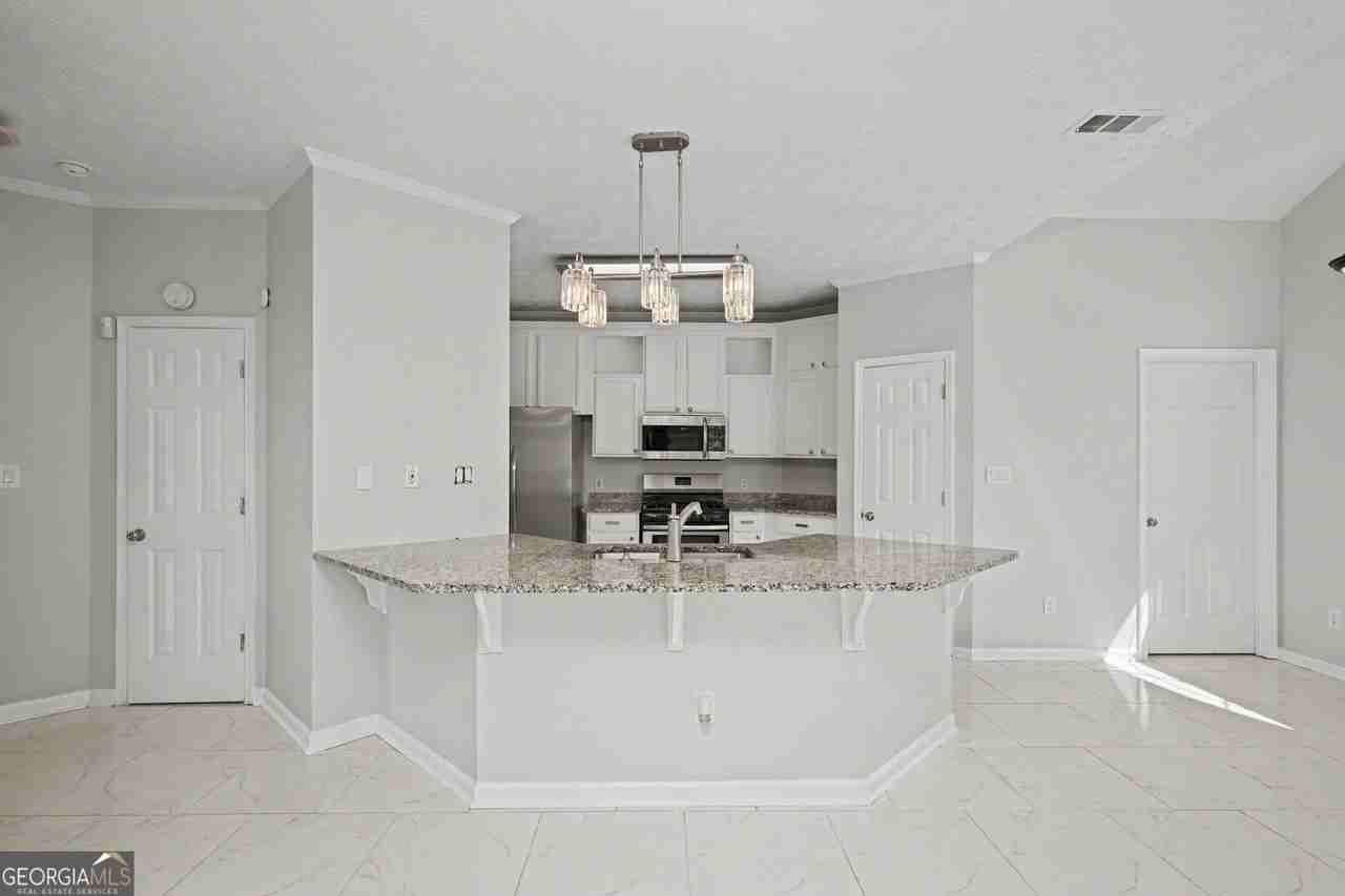 305 Sunderland Cir - Photo 5 of 28
