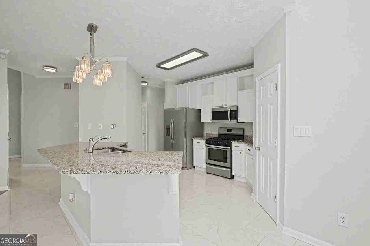305 Sunderland Cir - Photo 7 of 28