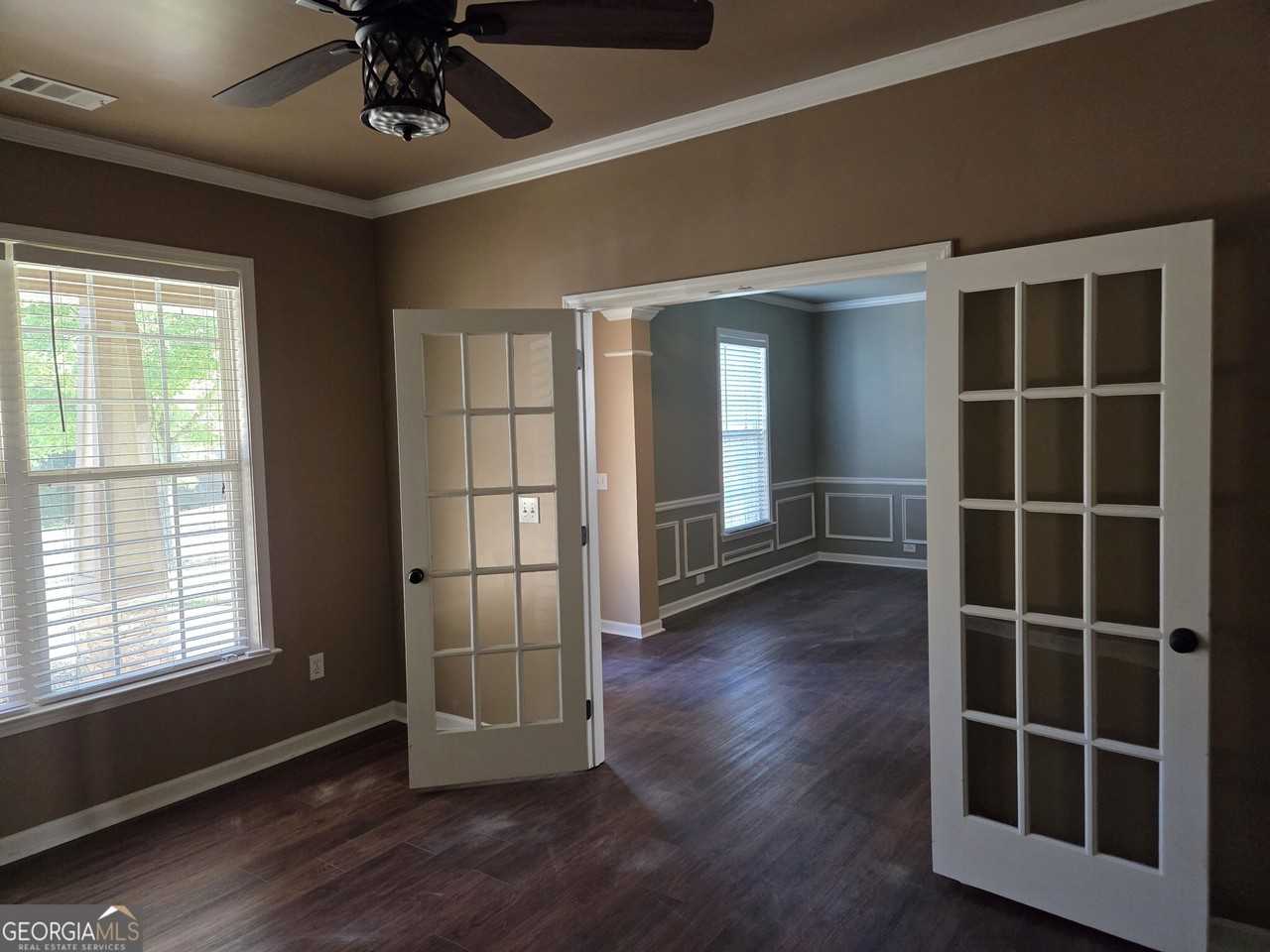 536 Longwood Pl - Photo 3 of 12
