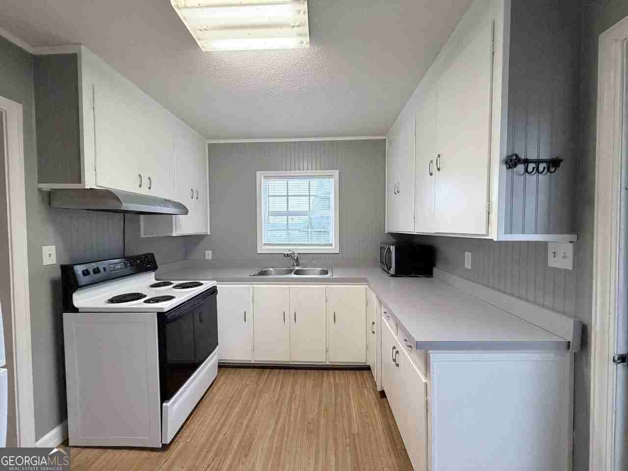 75 Williams St - Photo 7 of 18