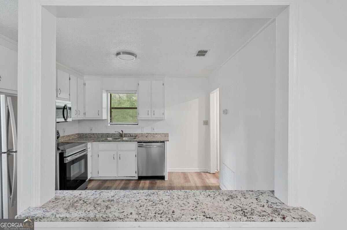 200 Tanglewood Dr #B - Photo 5 of 15