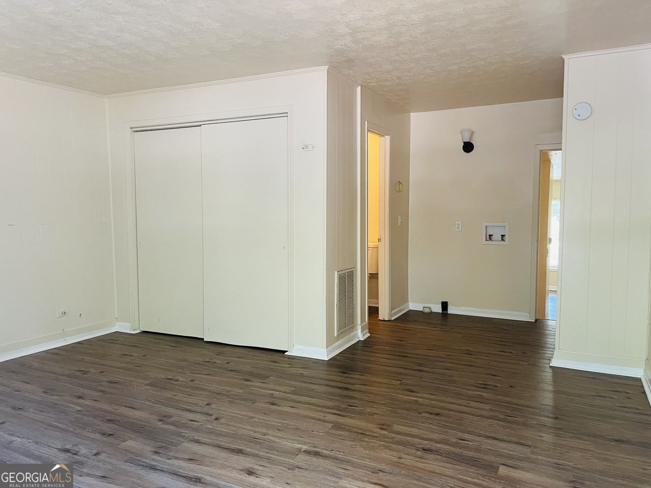 45 Westgate Dr #6 - Photo 2 of 21