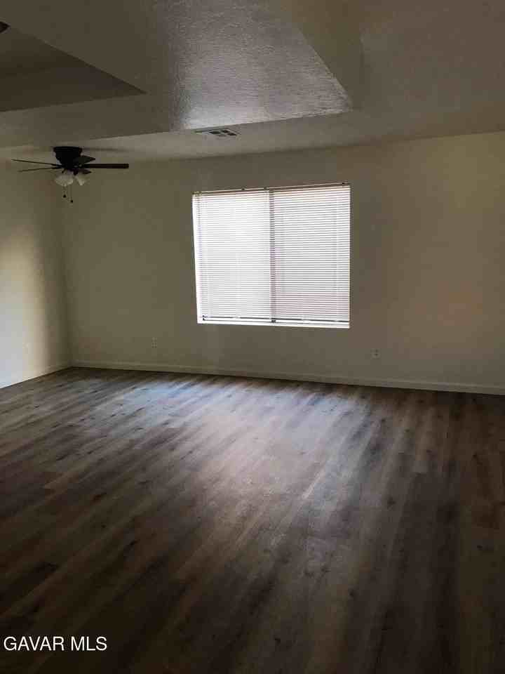 1800 W Avenue J15 #4 - Photo 5 of 11