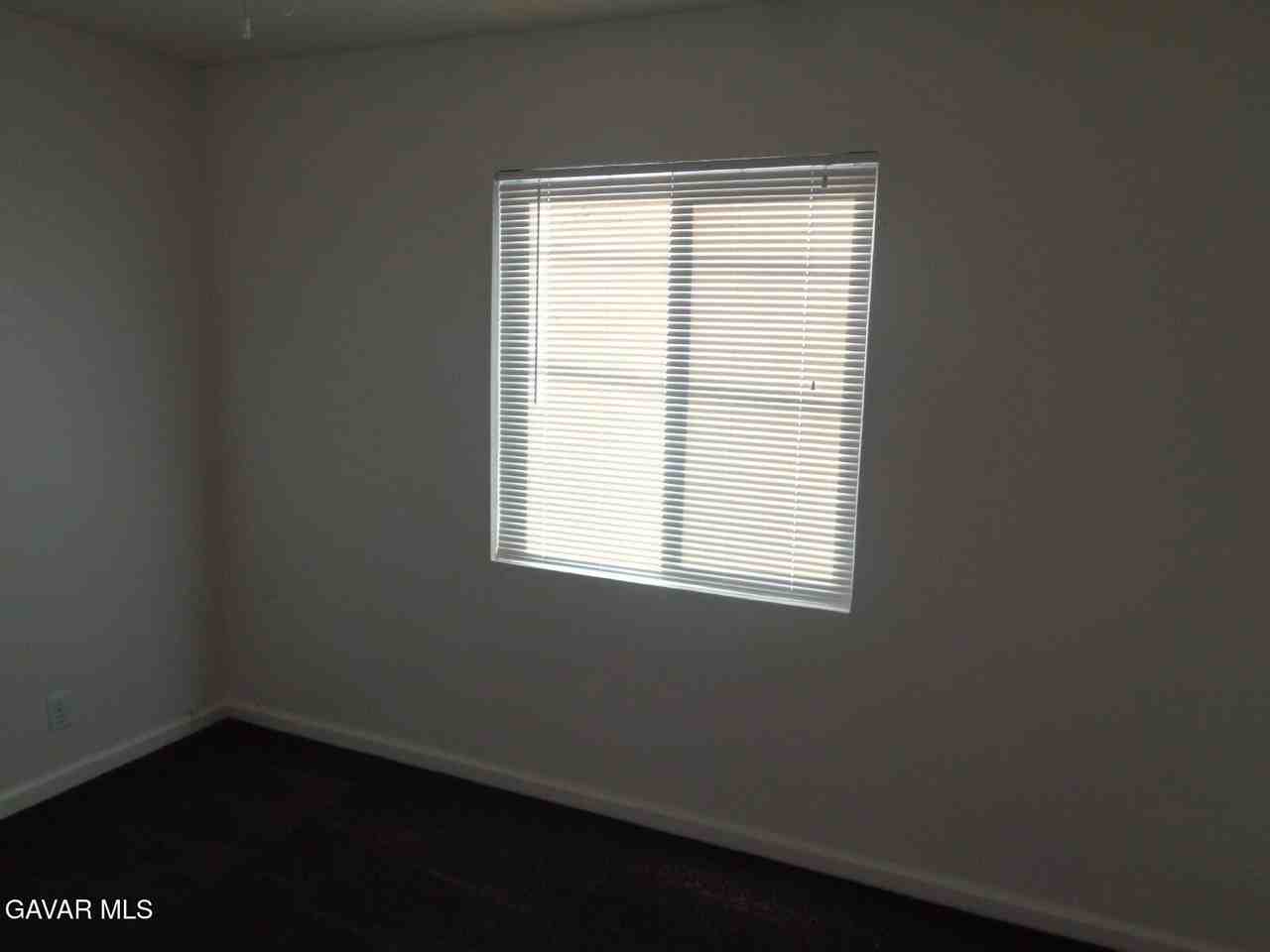 44253 Beech Ave - Photo 7 of 10