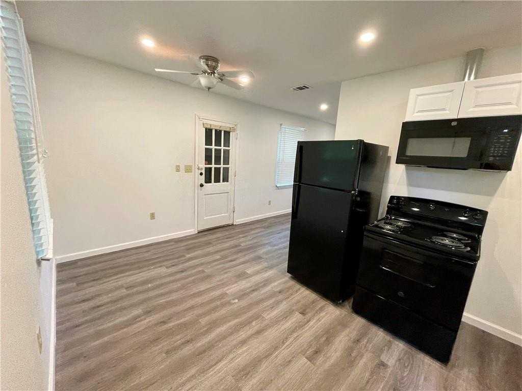 208 Parkway St E - Photo 4 of 10