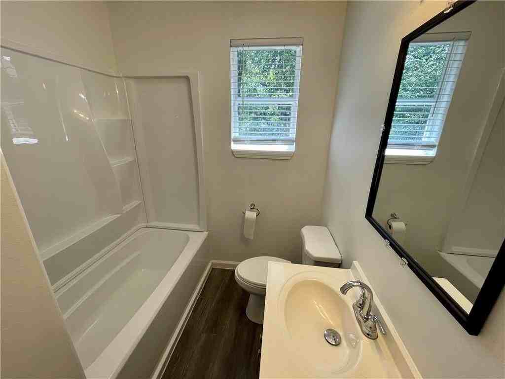 208 Parkway St E - Photo 7 of 10