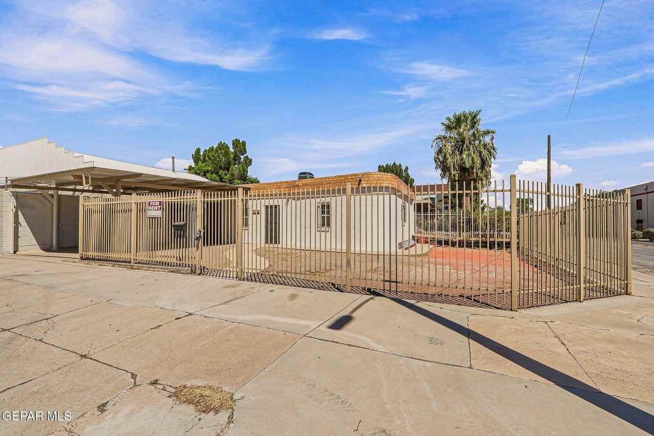 3701 Hueco Ave - Photo 4 of 24
