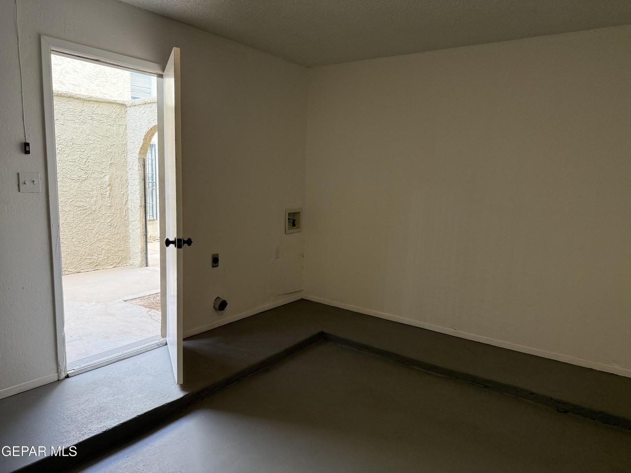 10642 Cuatro Vistas Dr #D - Photo 4 of 24