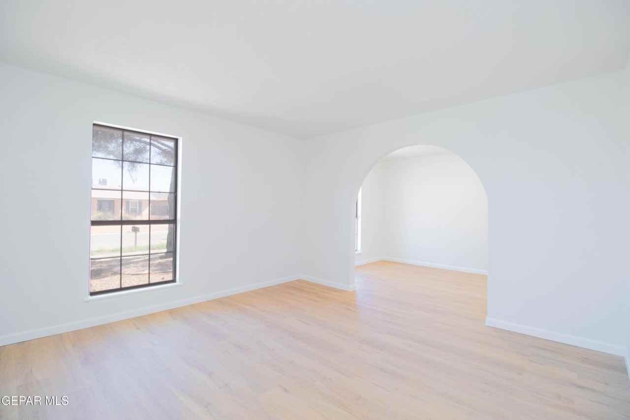 11240 Warcloud Ave - Photo 2 of 40