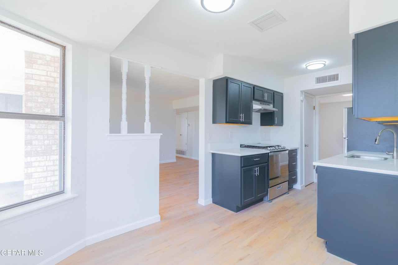 11240 Warcloud Ave - Photo 3 of 40