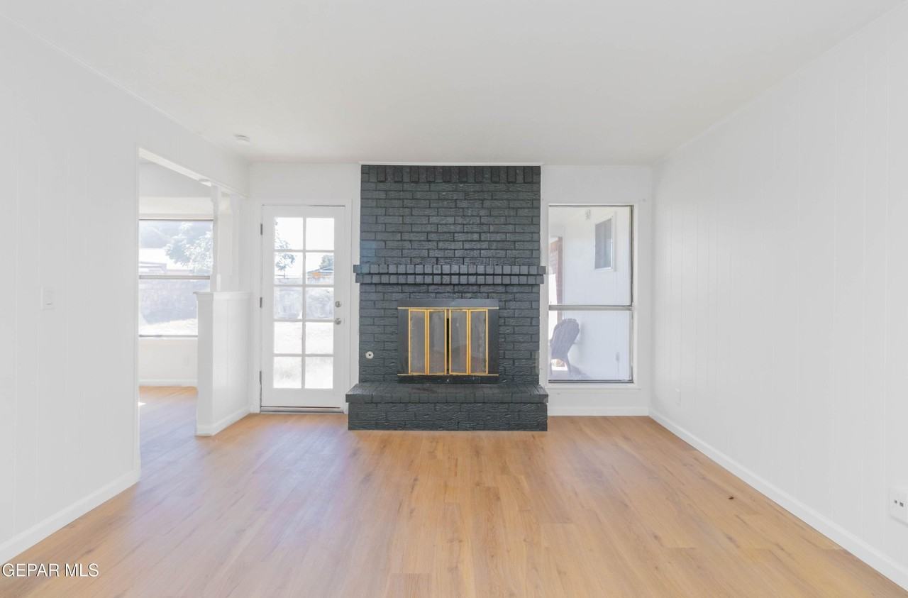 11240 Warcloud Ave - Photo 4 of 40