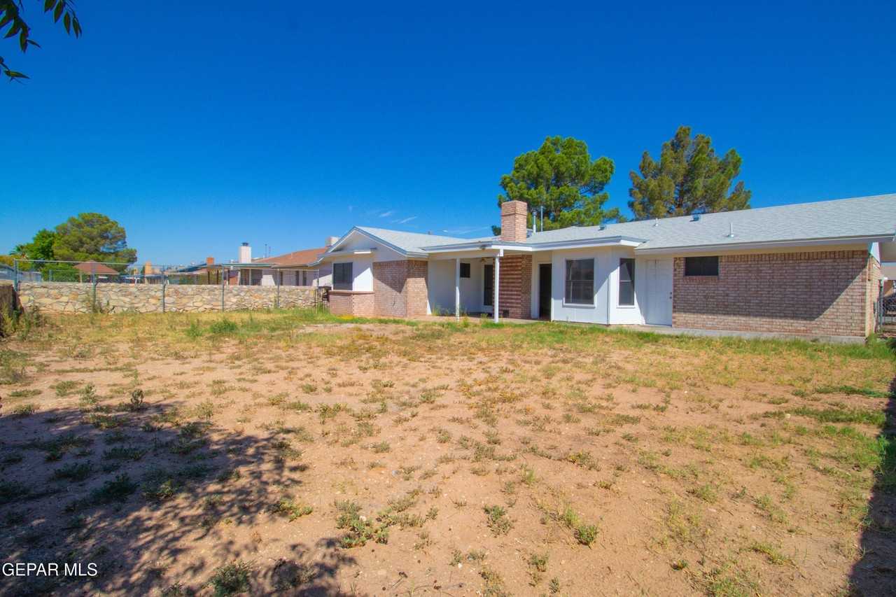 11240 Warcloud Ave - Photo 5 of 40