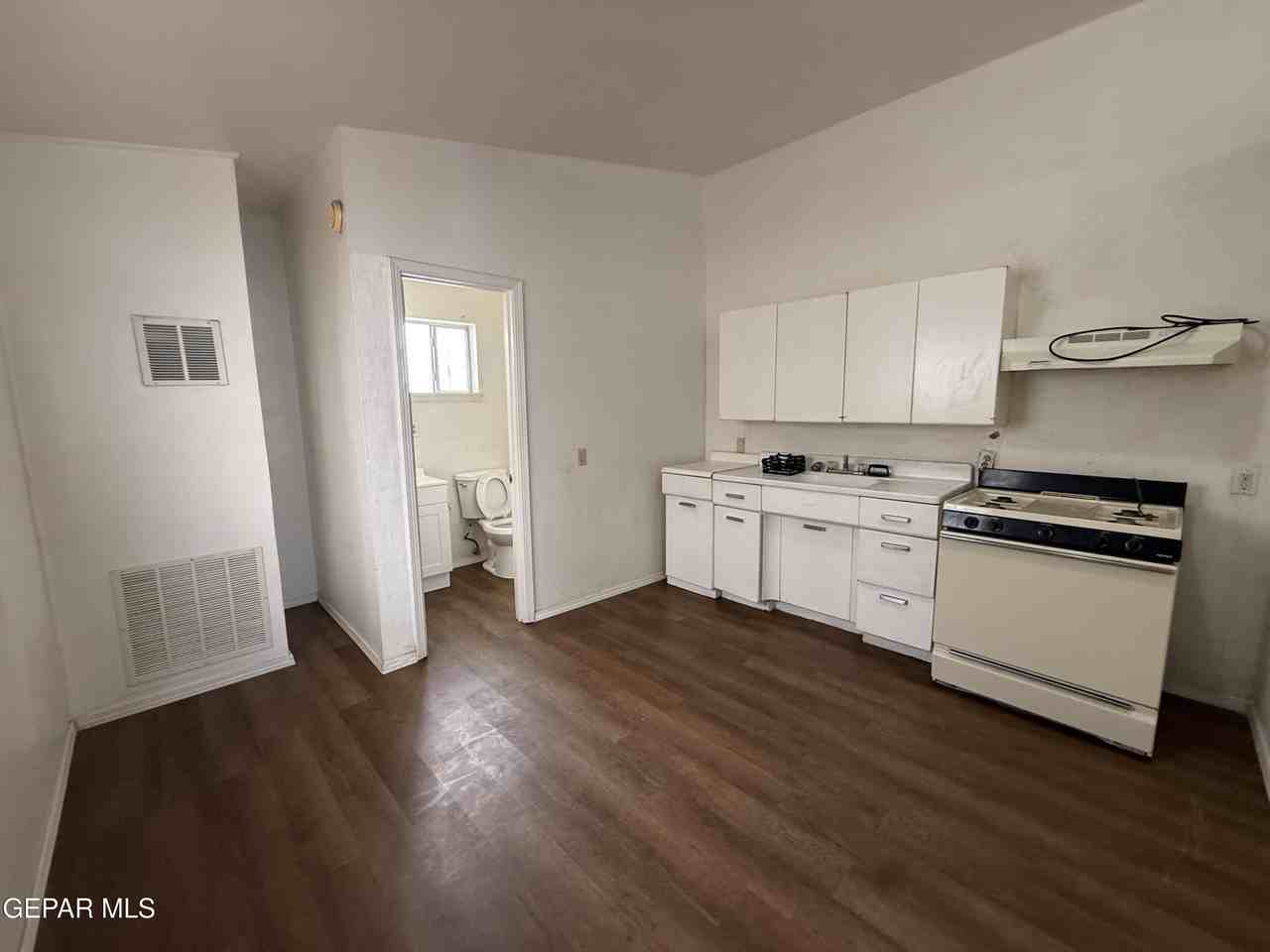 1526 E Yandell Dr #B - Photo 4 of 8