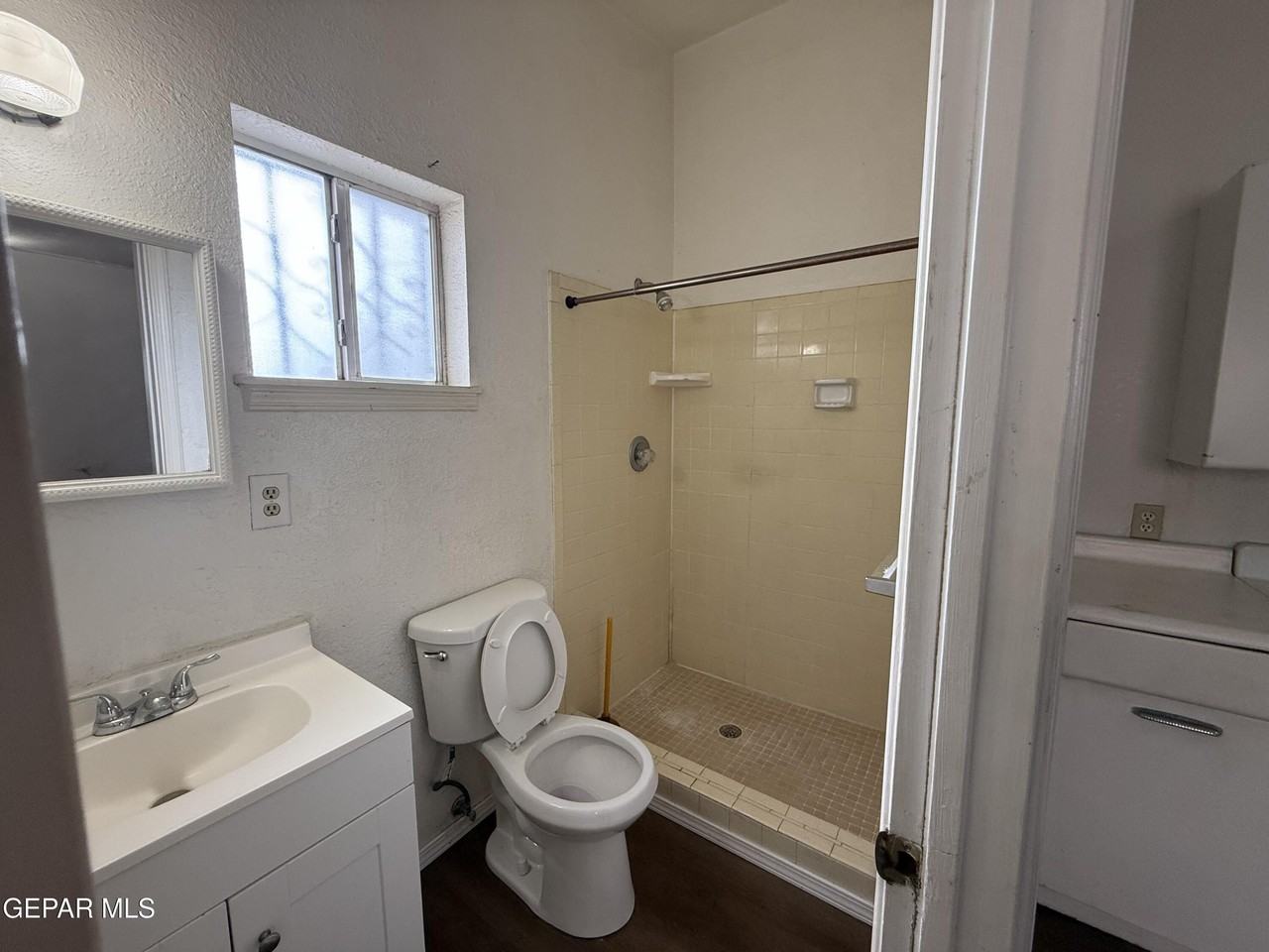 1526 E Yandell Dr #B - Photo 5 of 8