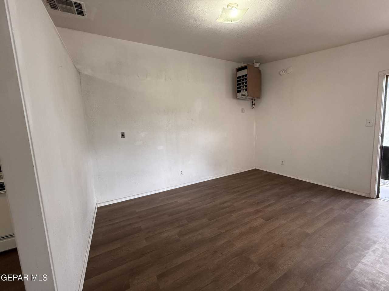 1526 E Yandell Dr #B - Photo 6 of 8