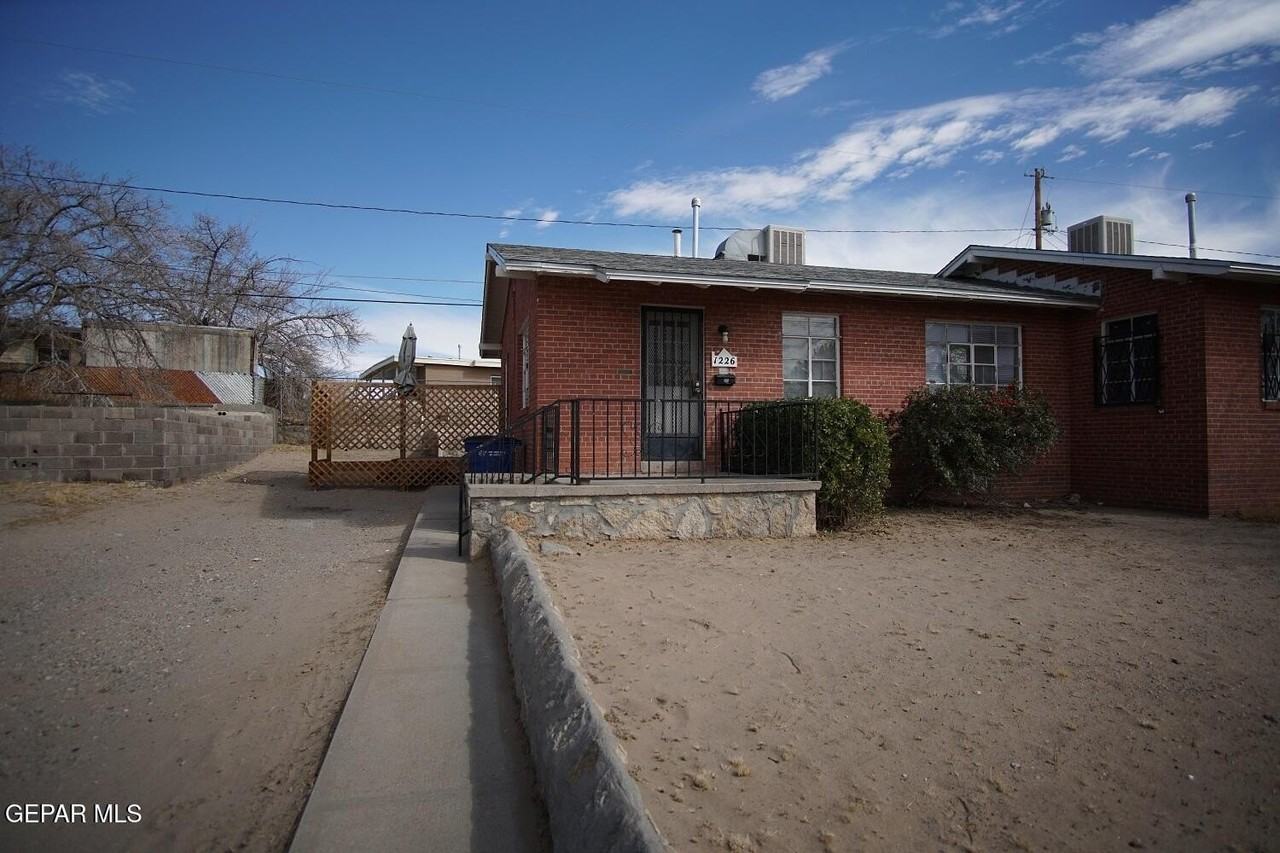 1226 Huckleberry St - Photo 2 of 11