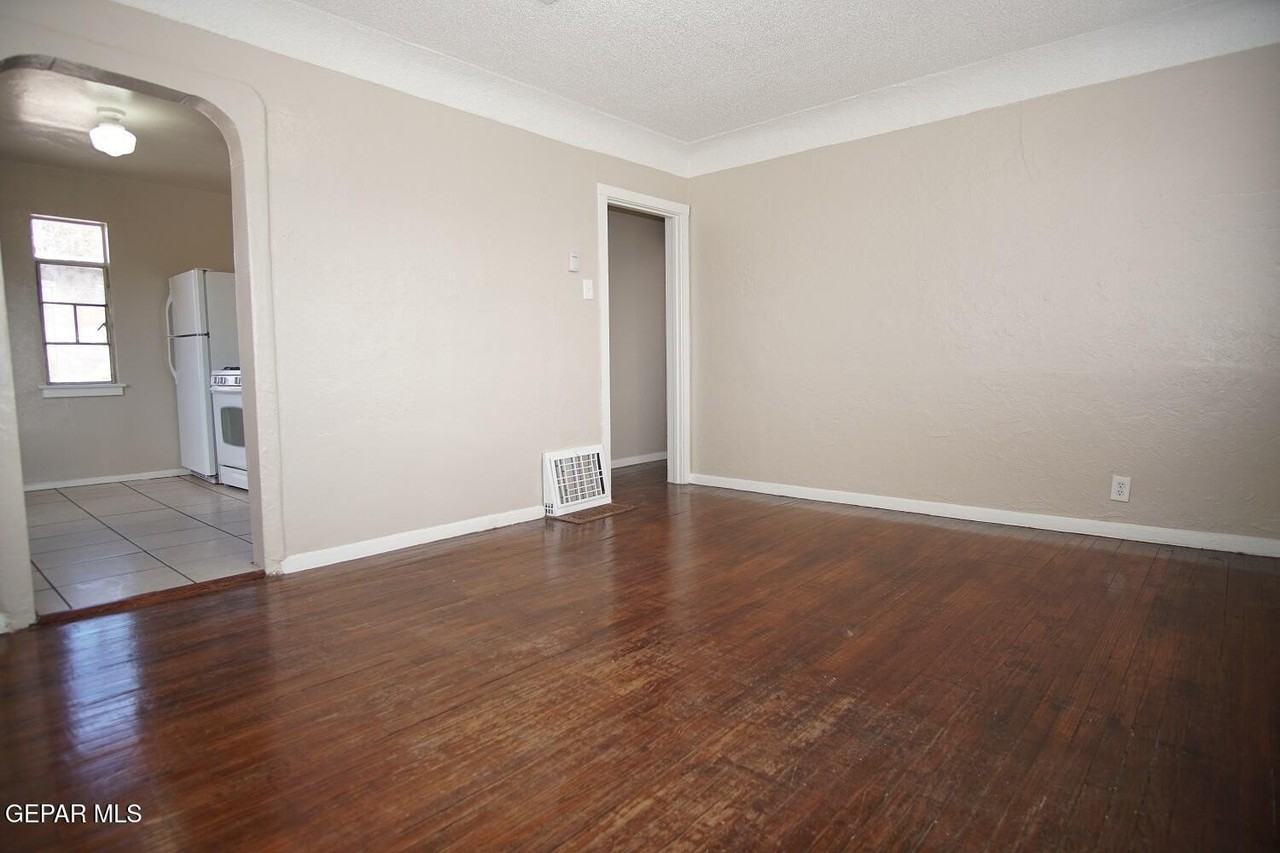 1226 Huckleberry St - Photo 4 of 11